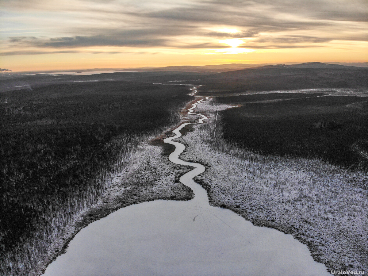 Начало Шитовского Истока из озера Шитовского. Фактически здесь рождается замечательная уральская река Исеть