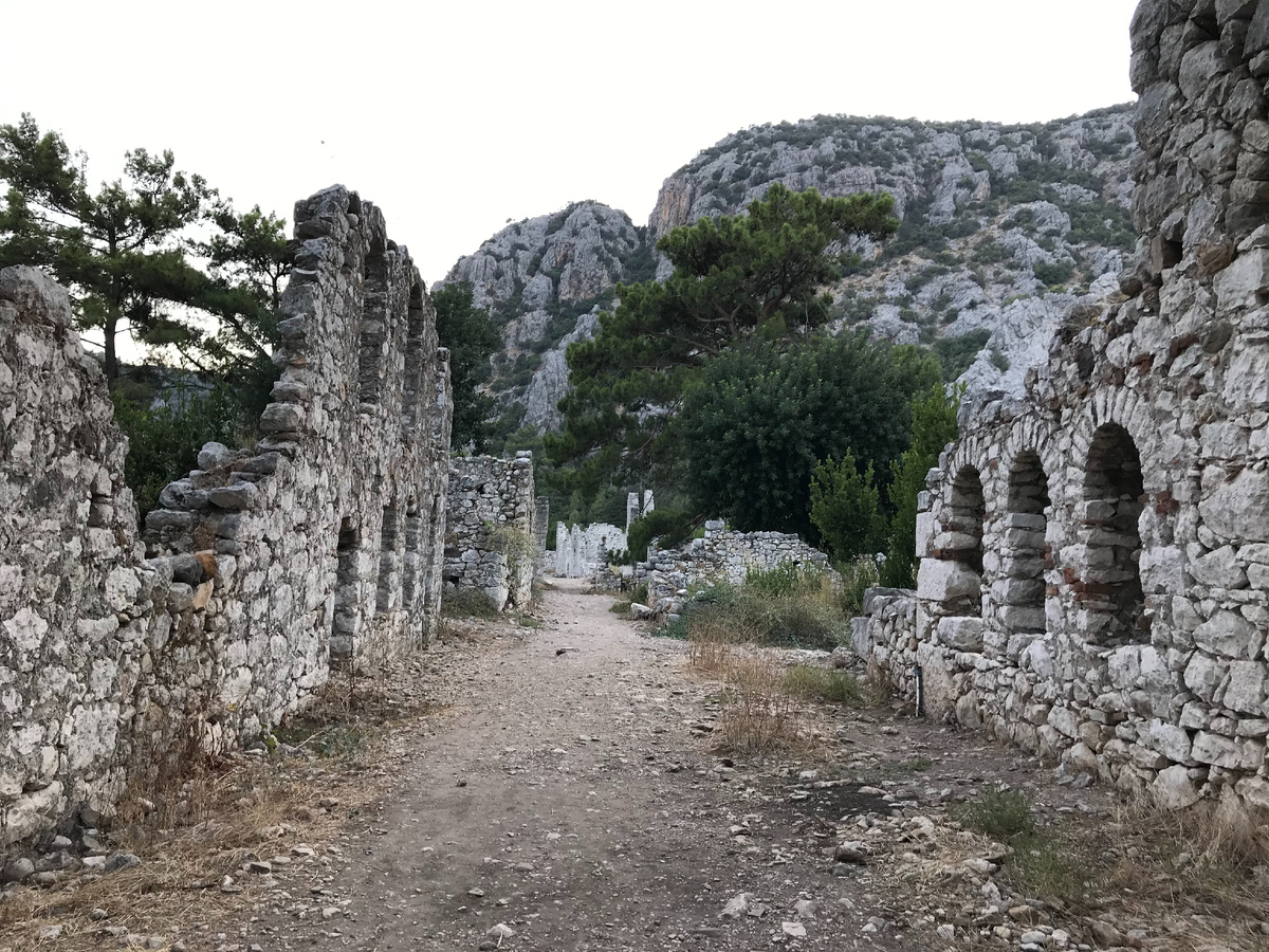 Олимпос не очень хорошо сохранился, но посмотреть все равно есть что