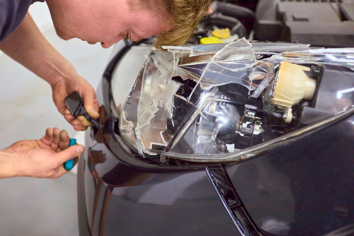 Источник фото: https://custom-heroes.ru/raboty/vid-uslugi/avtosvet/remont/subaru-outback-zamena-fary-i-vosstanovlenie-vneshnego-vida/