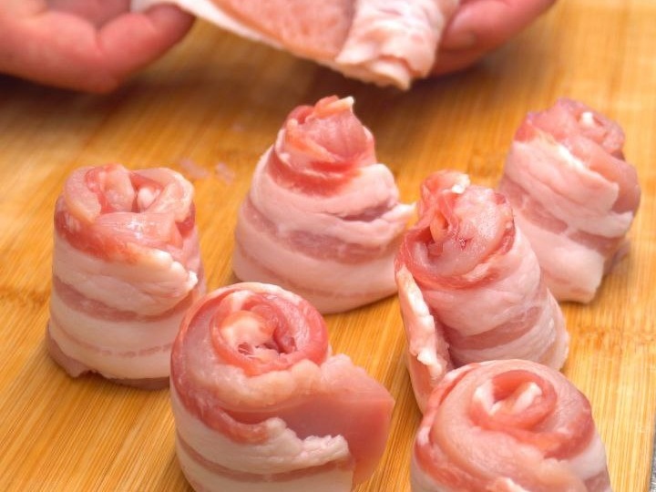 Быстро, сочно, по-праздничному! Рулетики с беконом и шампиньоны