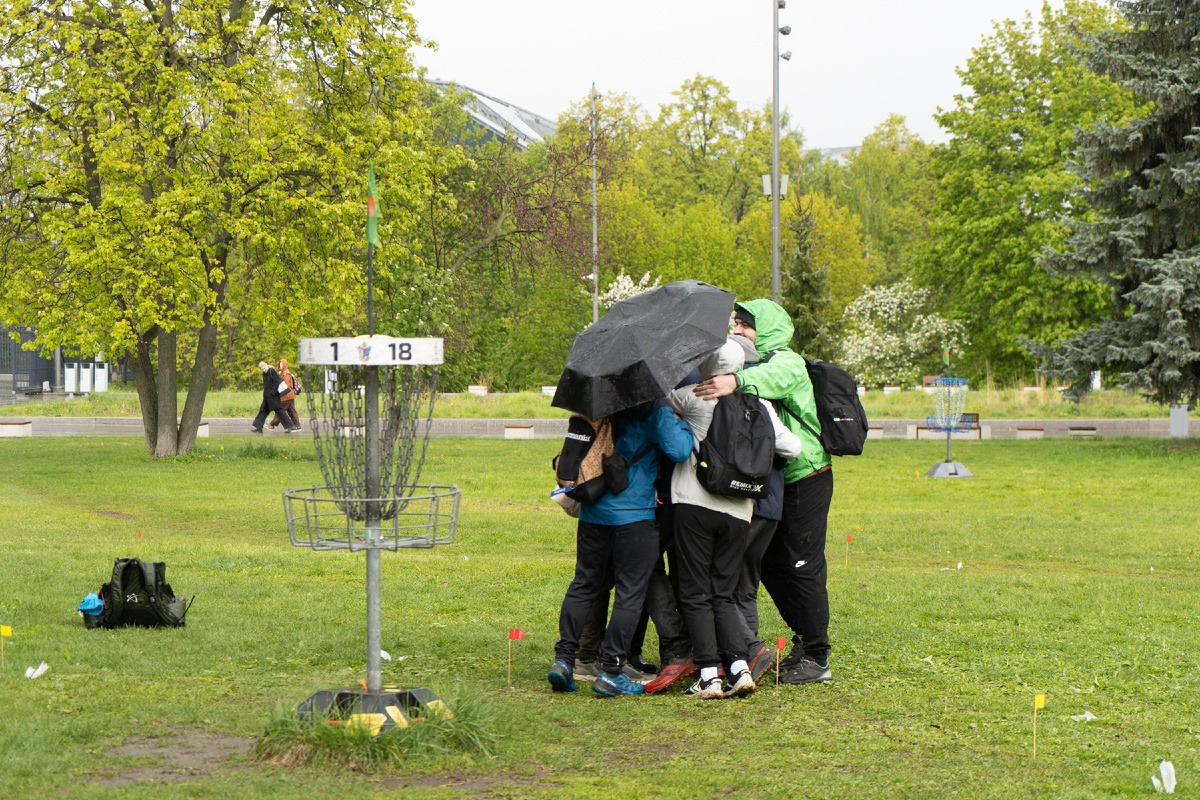 Согревая единство теплом все теснее орлятский круг
