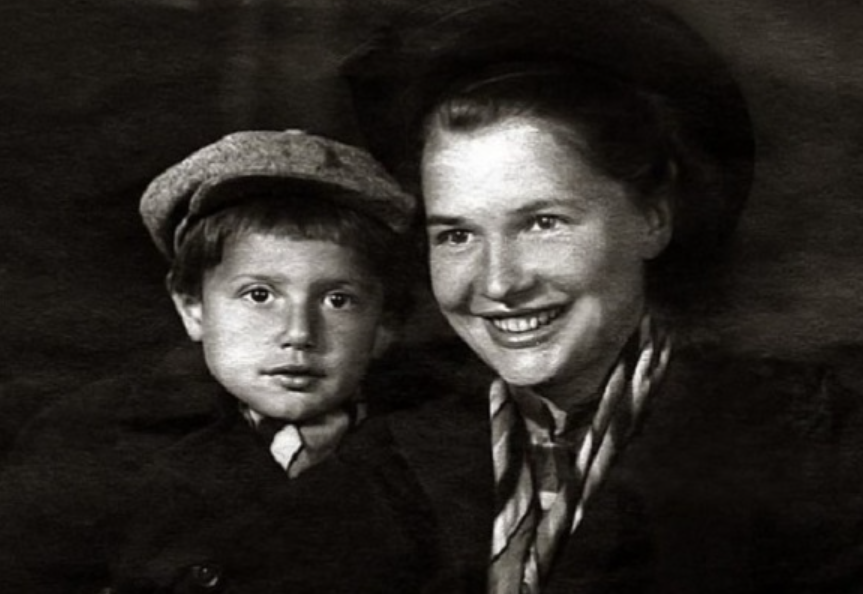 Александр Пороховщиков с мамой