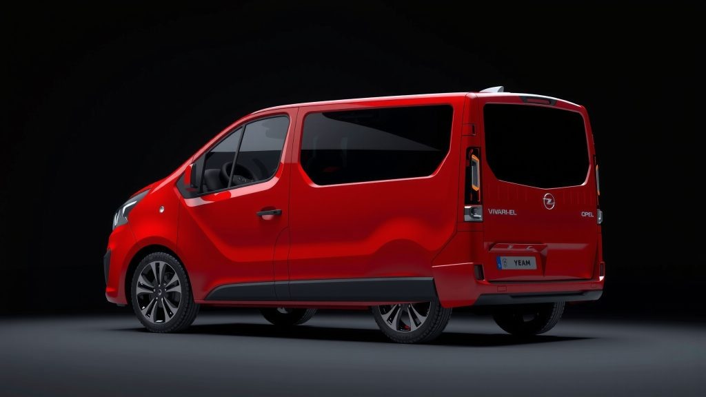    Почему Opel Vivaro-e Combi — идеальный минивэн для всей команды
