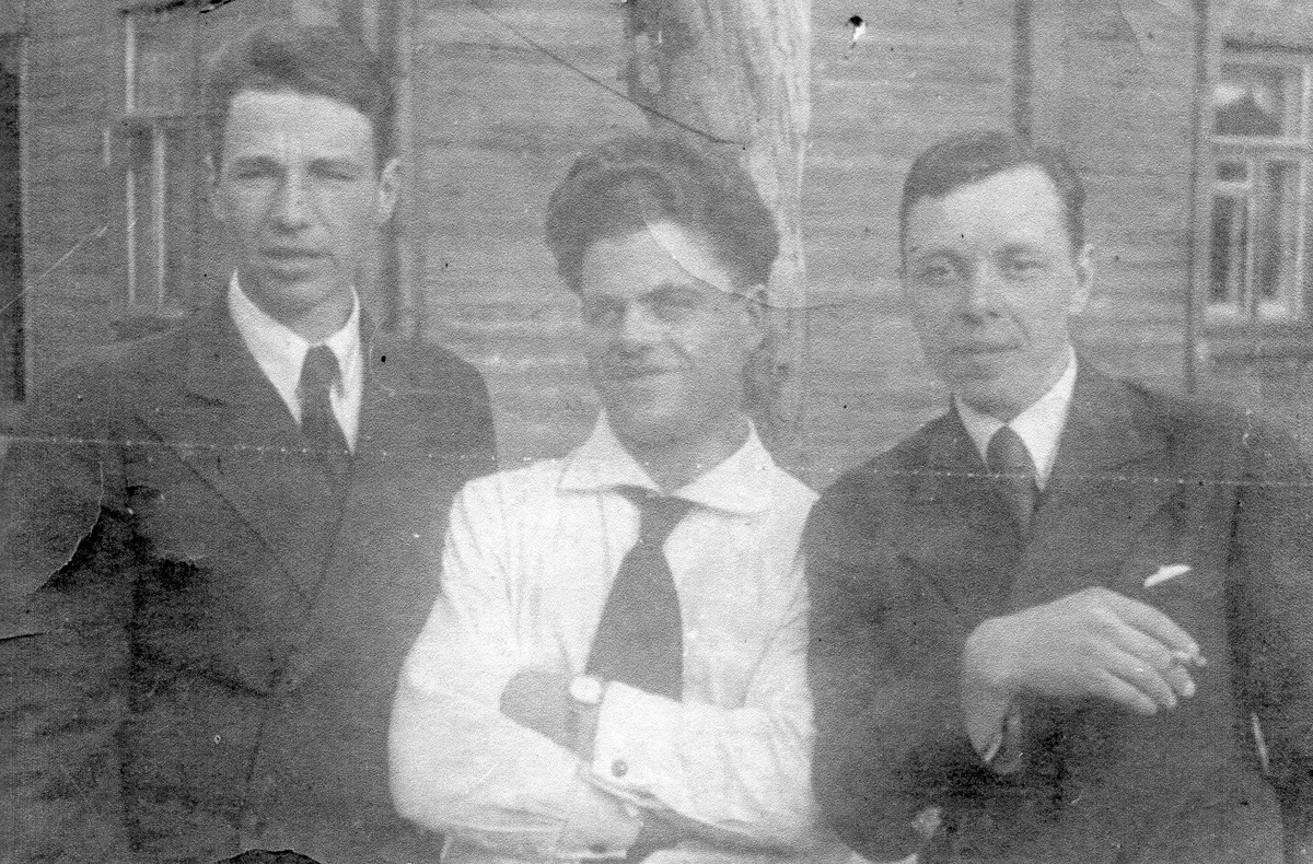 Прадедушка Виктор Александрович Теплов крайний справа. 