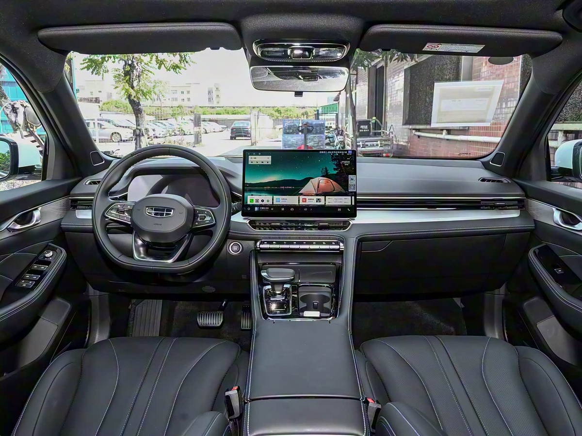 Geely Preface 2026 Интерьер