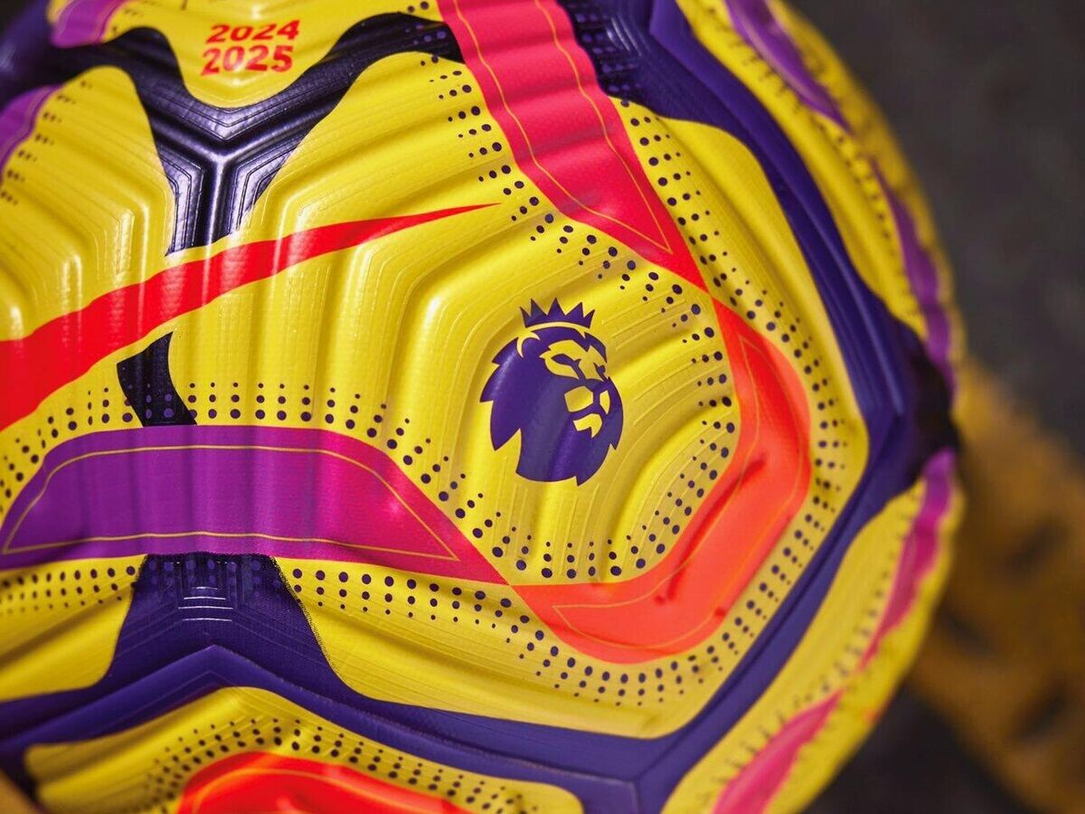    Официальный мяч АПЛ© footyheadlines.com