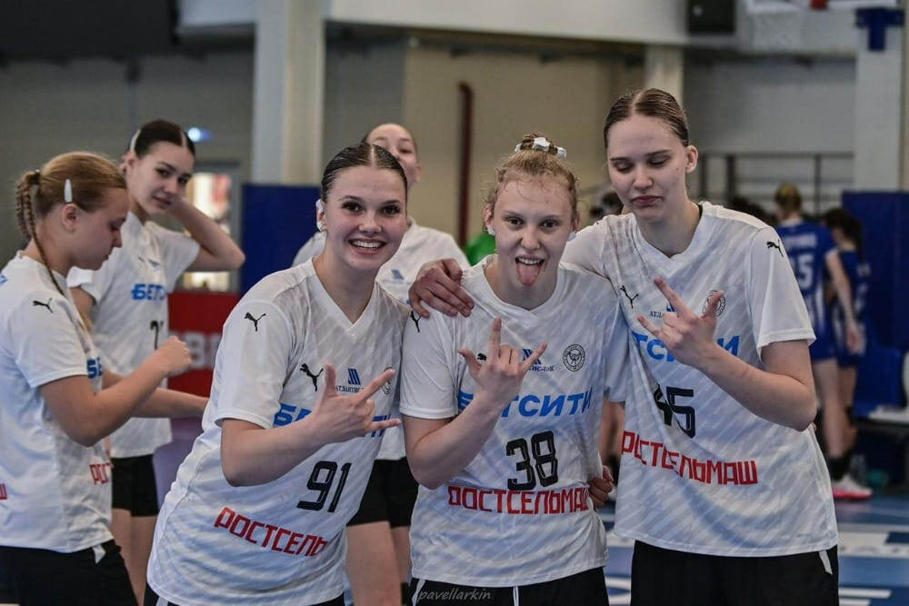    "Золотая троица": Александра Мартынова, Дарья Хорунжая, Ника Печёнкина (слева направо)