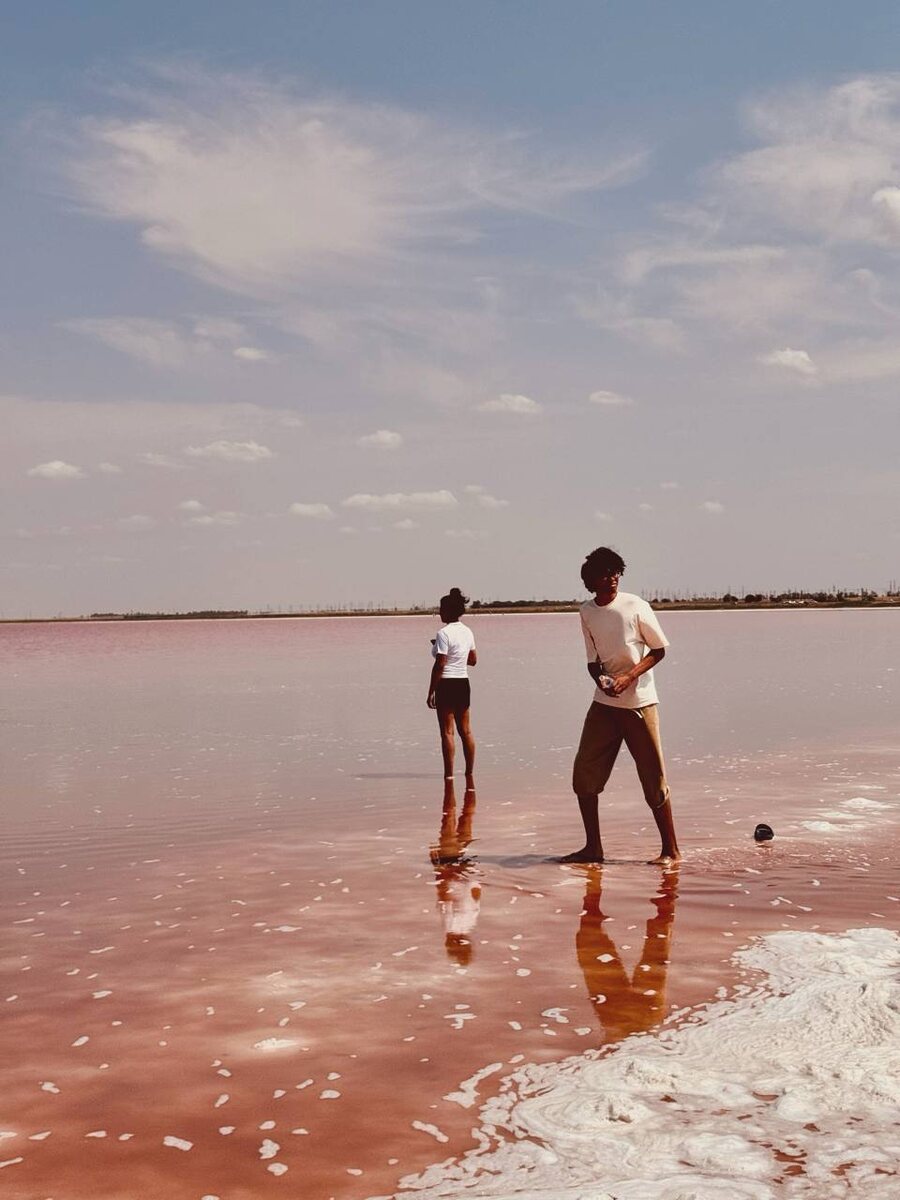 Розовое озеро в Евпатории 