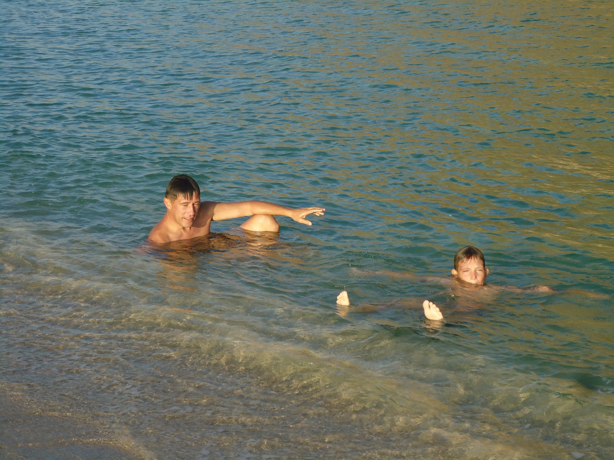 Из воды с сыном после купания выползали без сил 