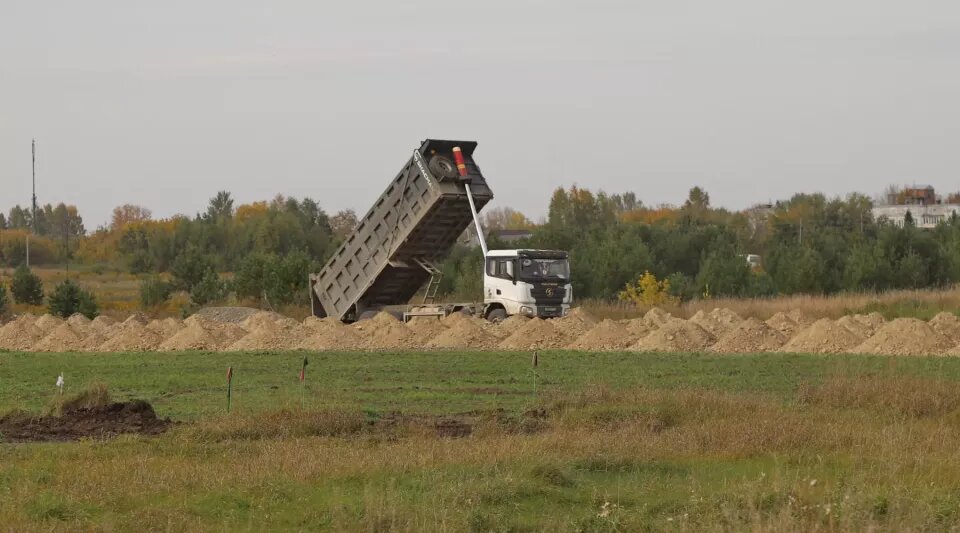    Жители Бийска возмущены строительством кладбища у своих домов. Источник: Сергей Кулыгин / "Бийский рабочий"