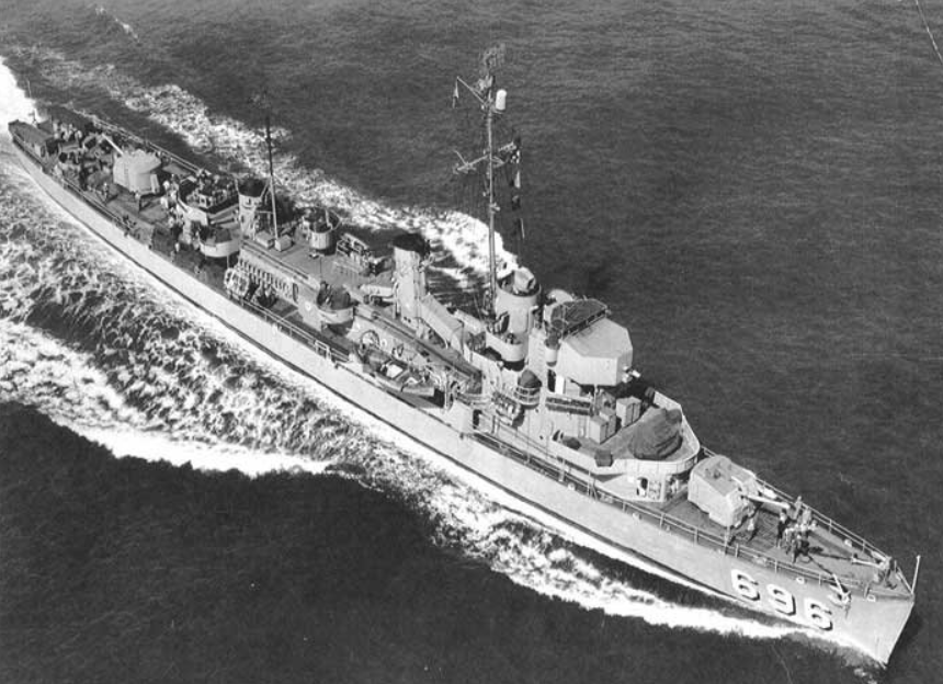 Эскортный миноносец DE-696 «Спенглер»