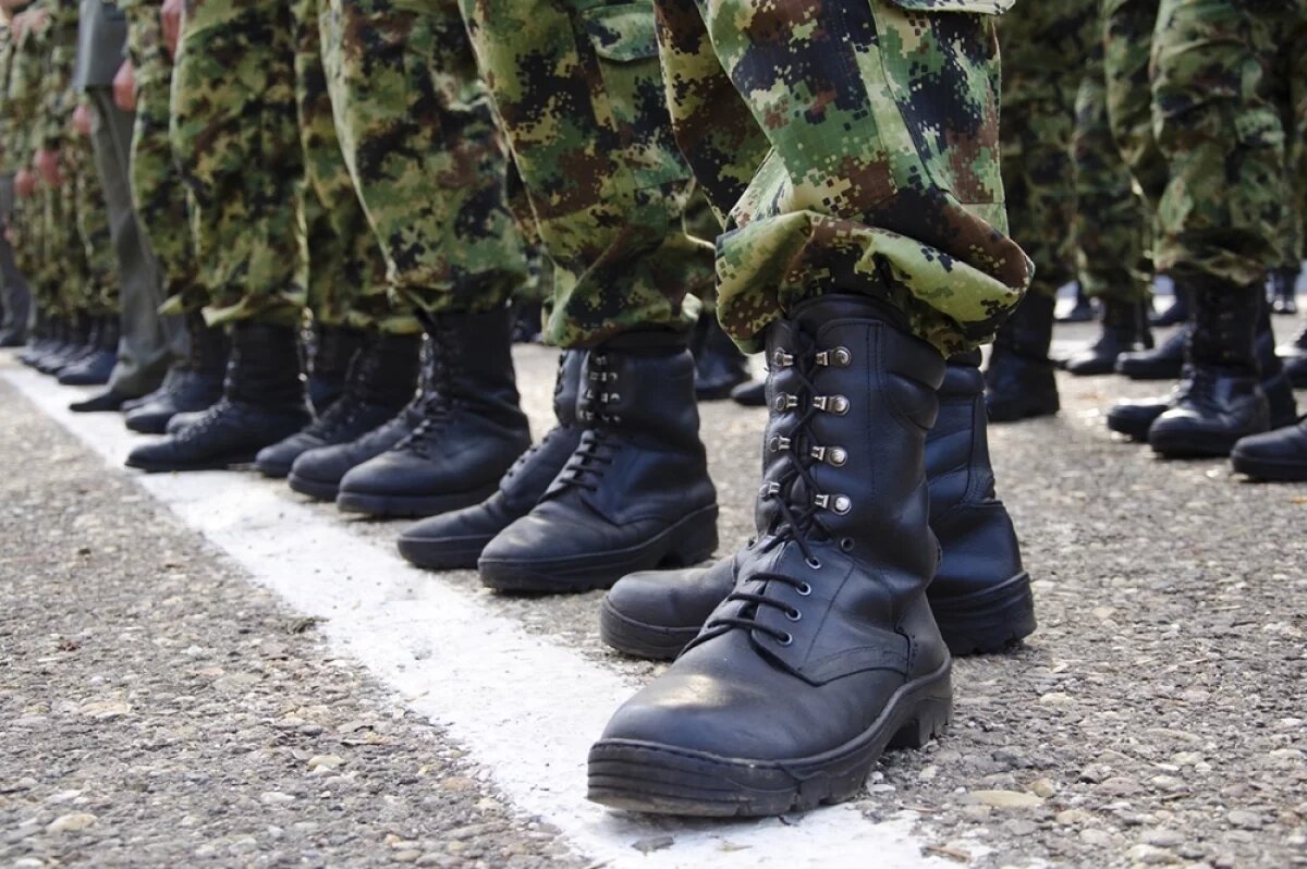    Людей совсем не осталось.