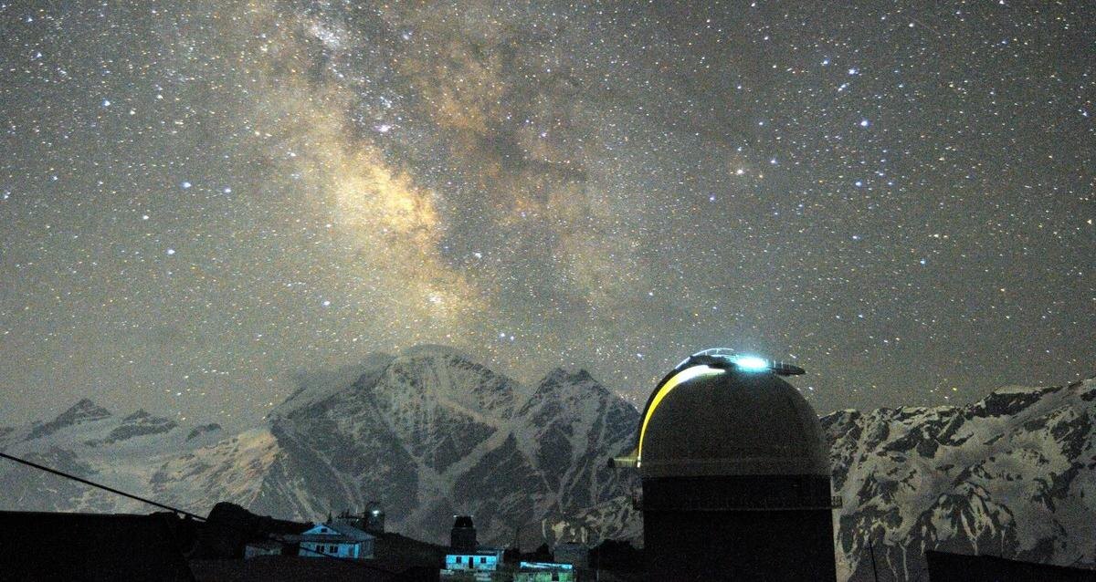 Фото предоставлено сотрудниками кафедры астрономии и космической геодезии ФФ ТГУ Наблюдения на телескопе Zeiss-2000 в Терскольской обсерватории