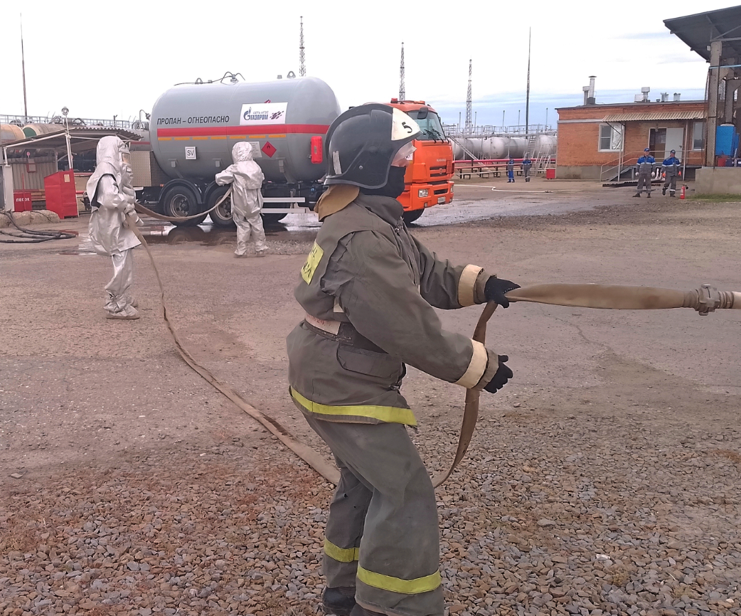 на территории ООО "Газпром сеть АГЗС" прошли пожарные учения. волгоспас