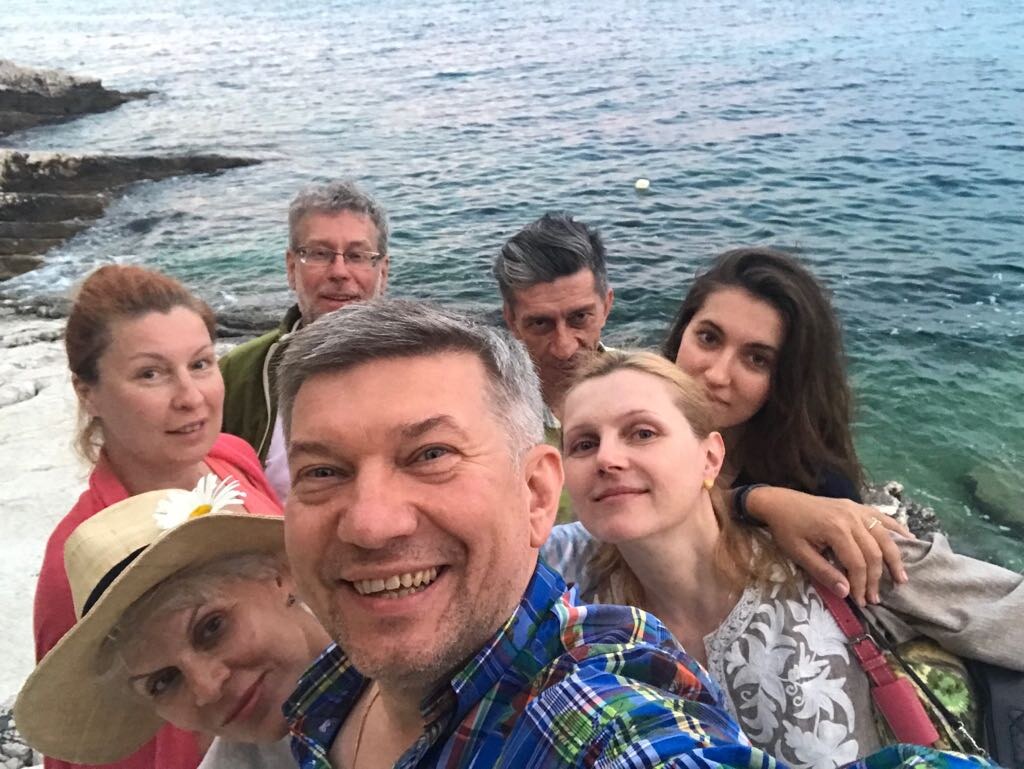 И вся честная компания (ну, почти вся)