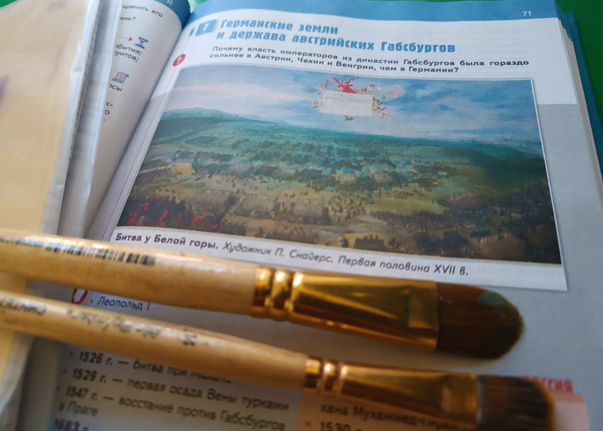 Стоит внимательно рассмотреть иллюстрации к параграфу, и прошлое буквально оживает.