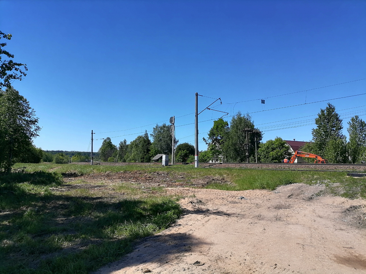 Перед вами одна из причин не очень важного положения Рижского направления: именно здесь, к западу от станции Шаховская, заканчивается электрификация!