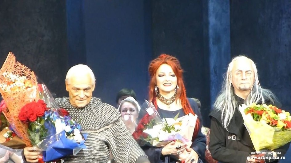 Король Артур - Герард Васильев, Моргана - Елена Зайцева, Мерлин - Александр Маркелов. Поклоны после премьерного спектакля 22 февраля 2020 года. Фото из моего арзива