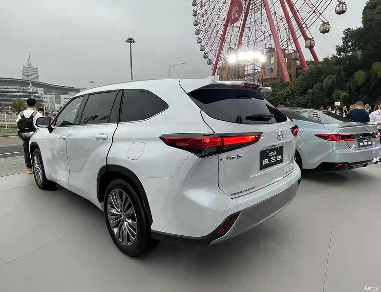   Toyota Highlander 2026