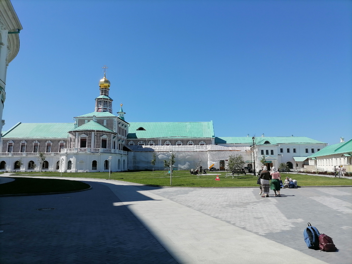 Перед вами царские трапезные палаты с церковью Рождества Христова!