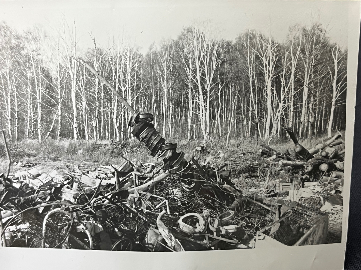 Стихийная свалка за городом