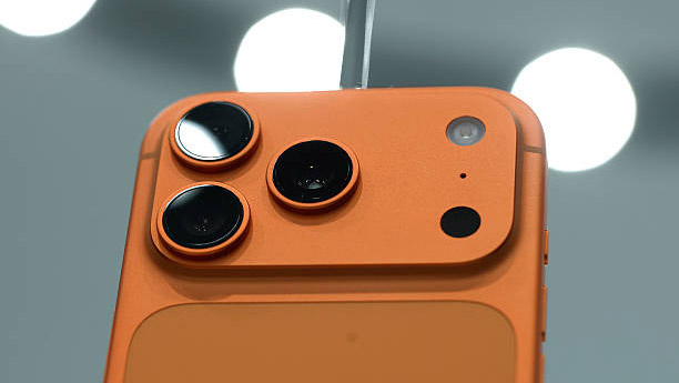 Спорный дизайн блока камер iPhone 17 Pro