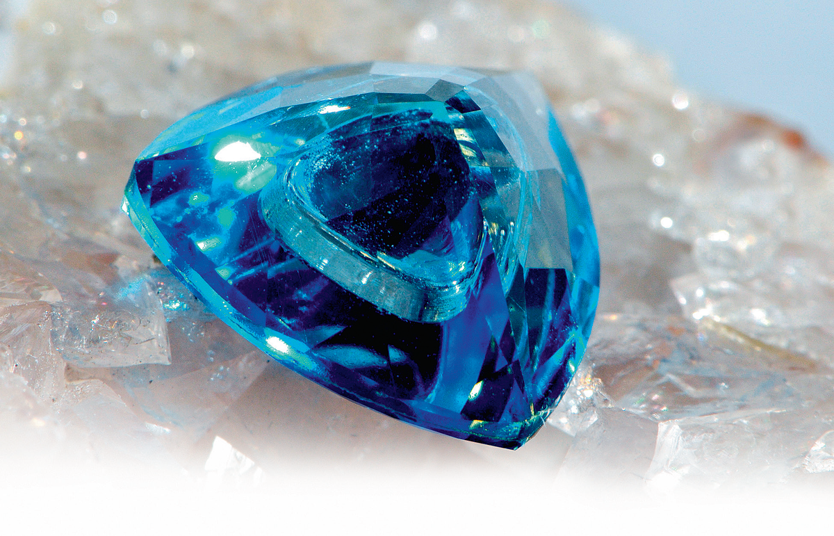 Природный голубой топаз