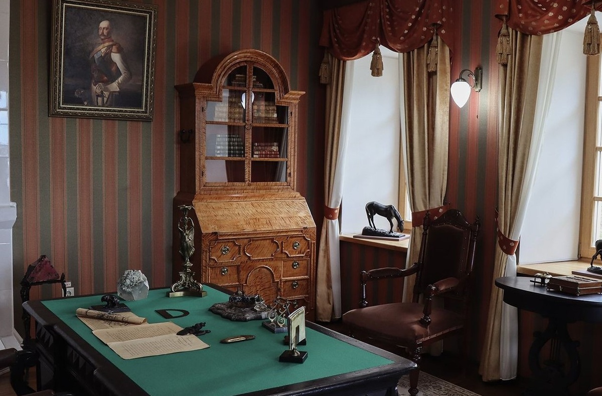 Кабинет горного инженера / фрагмент фото с сайта ВМузей / vmuzey.com