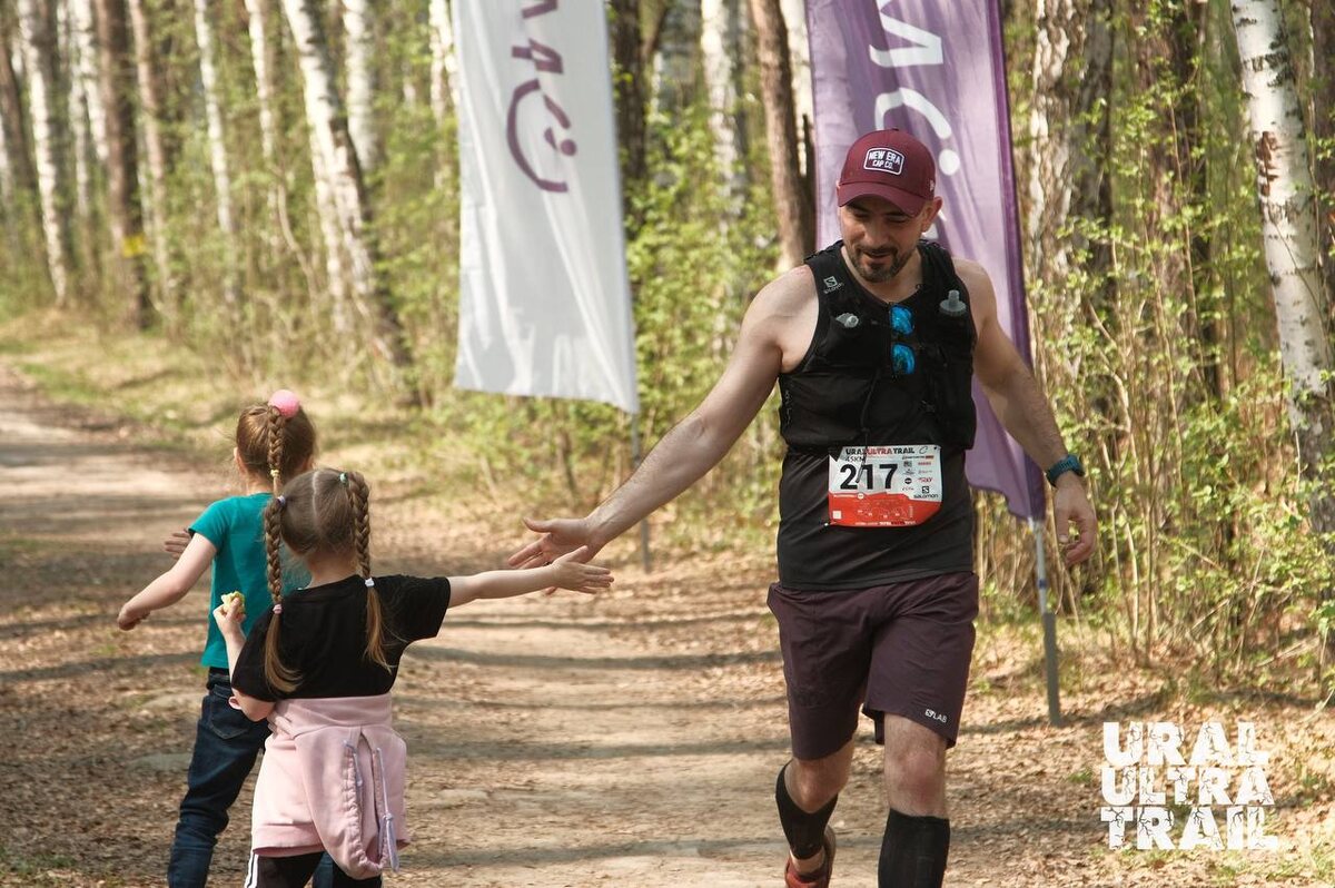 Женя раздает пятюни на трейле 🖐