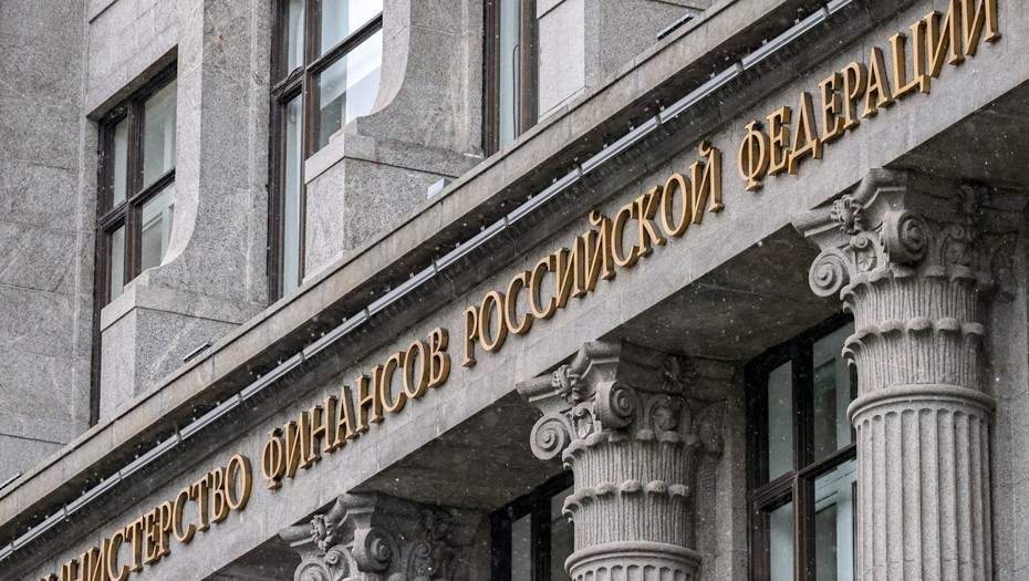 Почти 40% компаний в розничной торговле и сфере услуг имеют годовой оборот в диапазоне 8–15 млн рублей. 