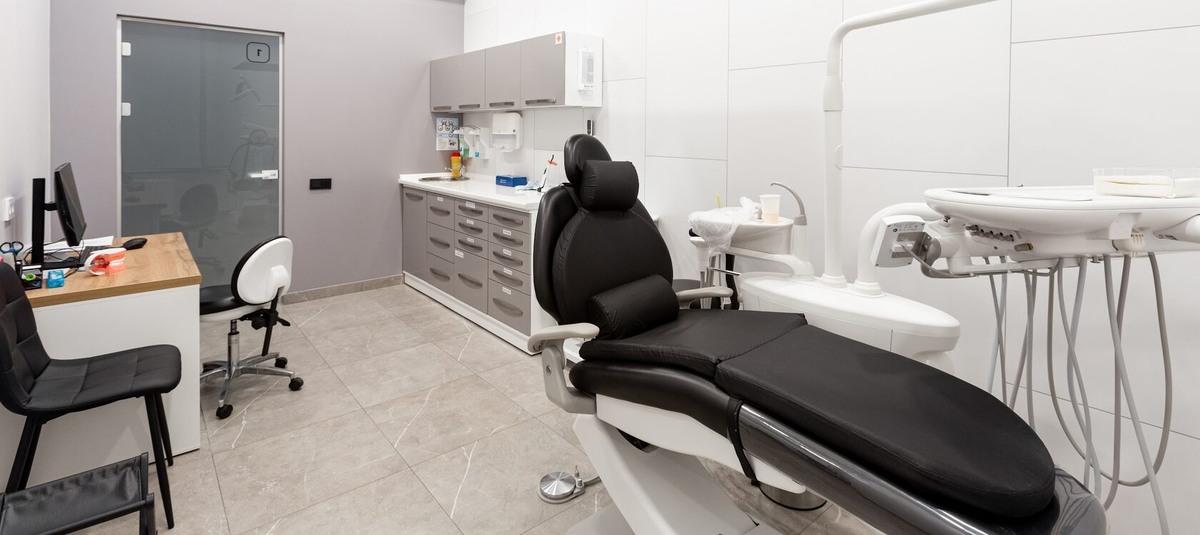 Имплантация в стоматологической клинике «Дант»