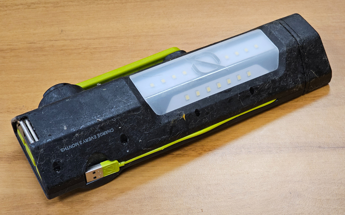 Фонарь-зарядка Goal Zero Torch 250 с "раскисшим" покрытием софт-тач.