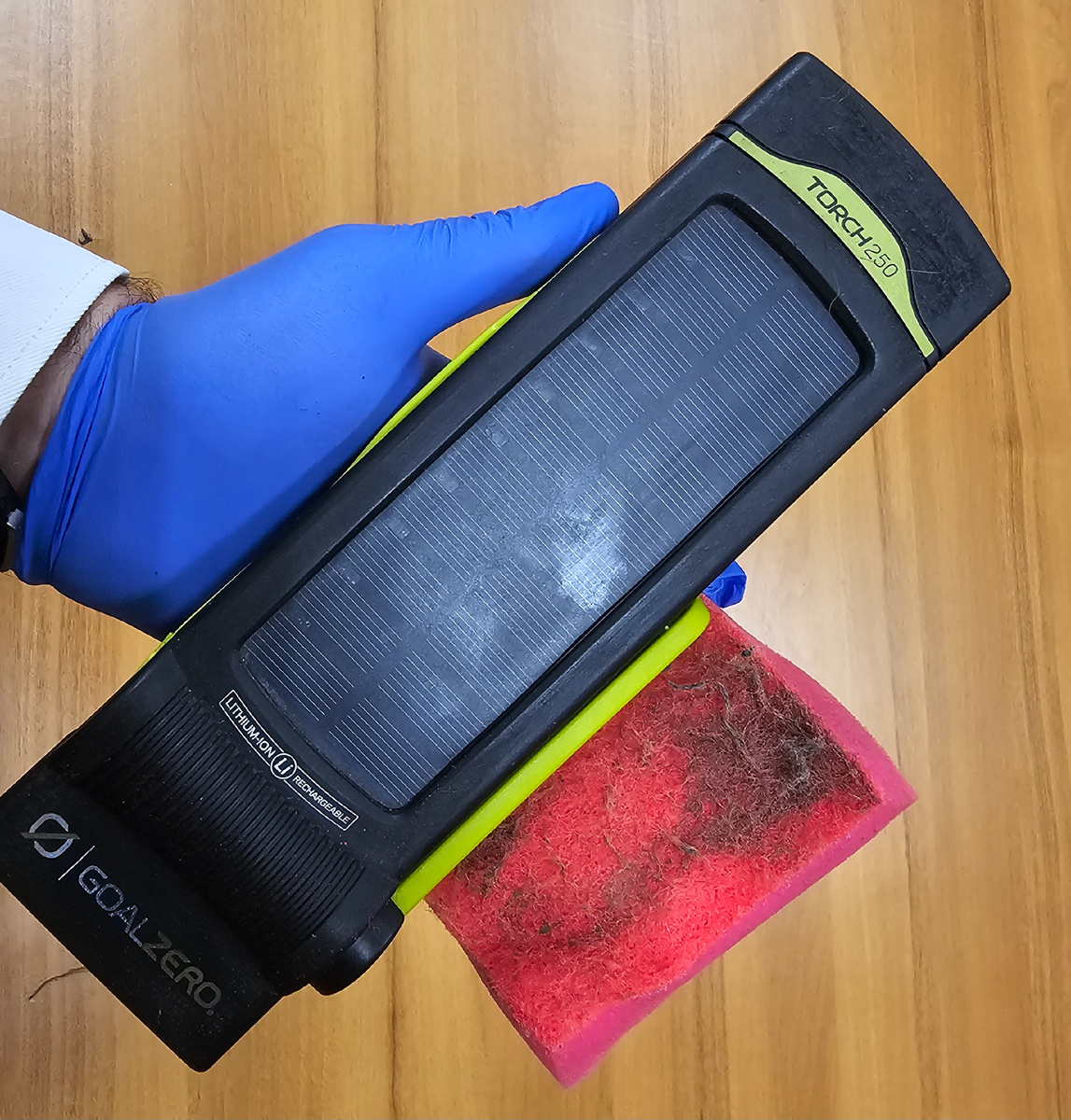 Оттираем любимый гаджет.