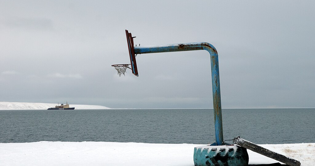 Певек: город на краю света, где дует леденящий ветер и работает плавучая АЭС