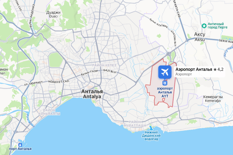 Анталийский аэропорт находится в восточной части города. Яндекс.Карты.