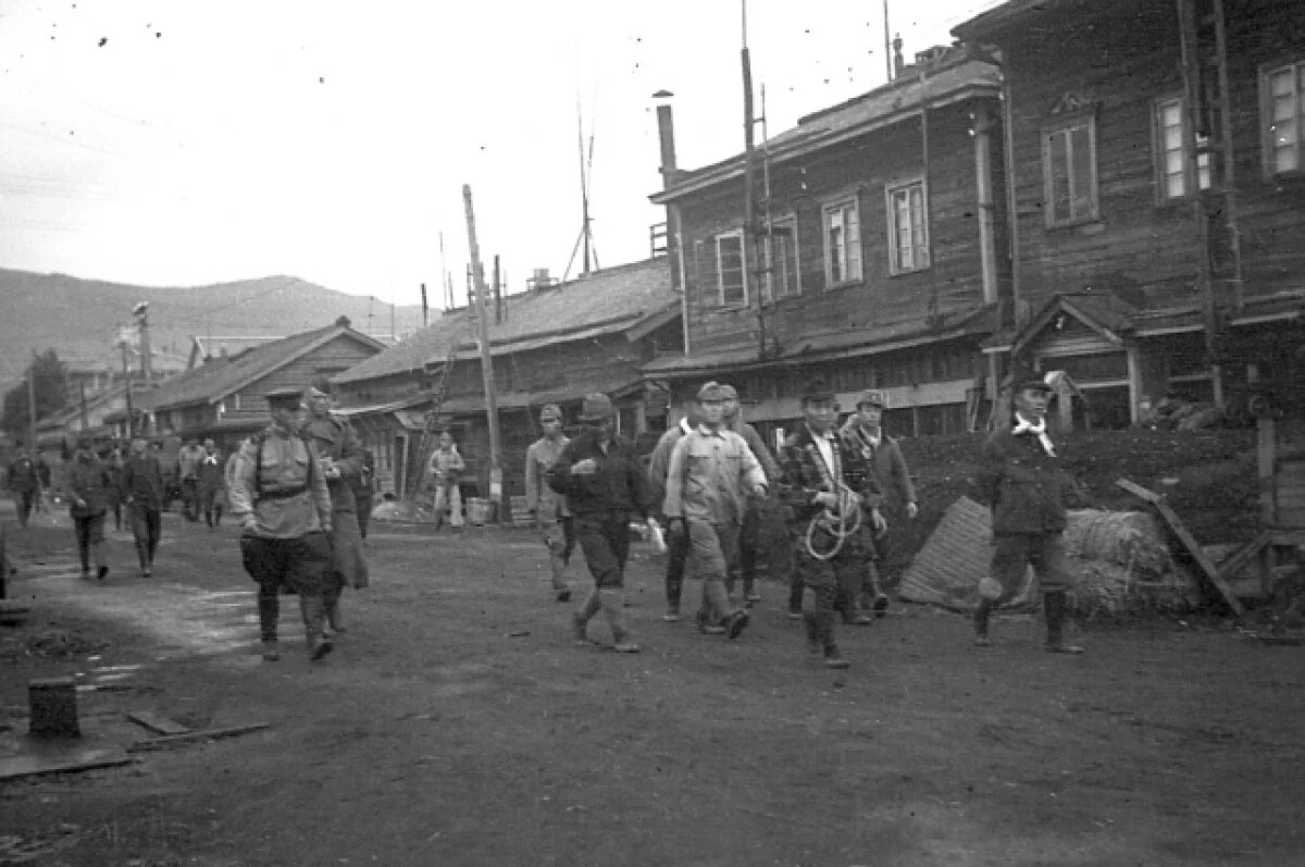    На улице Тоёхары, сентябрь 1945 года.