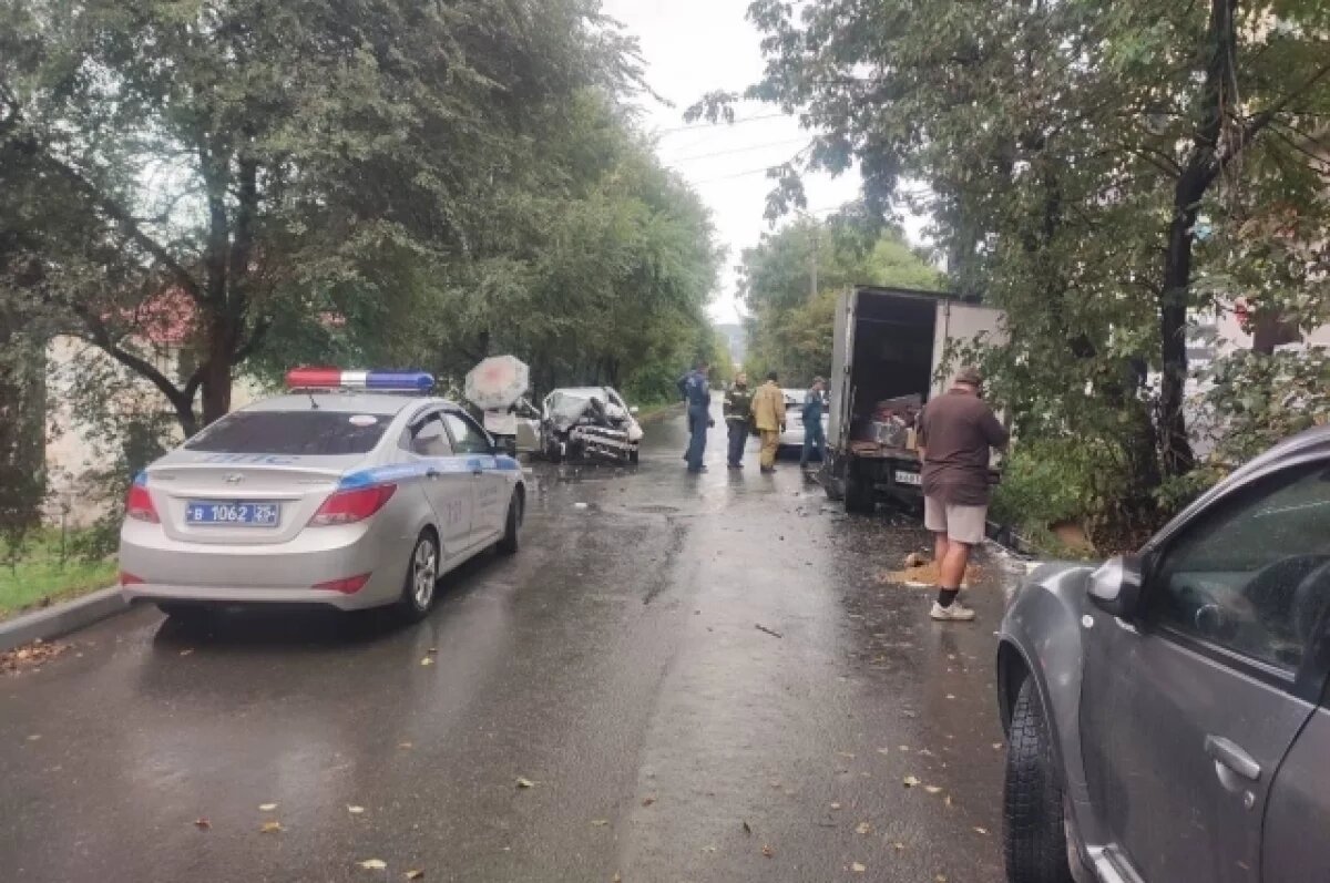    В Находке мужчина угнал машину с ребенком внутри и врезался в грузовик