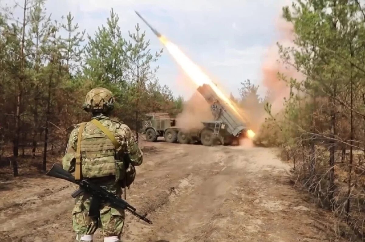    Горел дом, ранены двое.