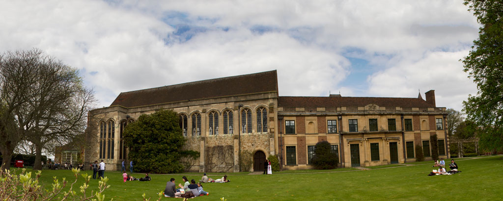 Элтемский дворец, его южная сторона. Слева — средневековый большой зал