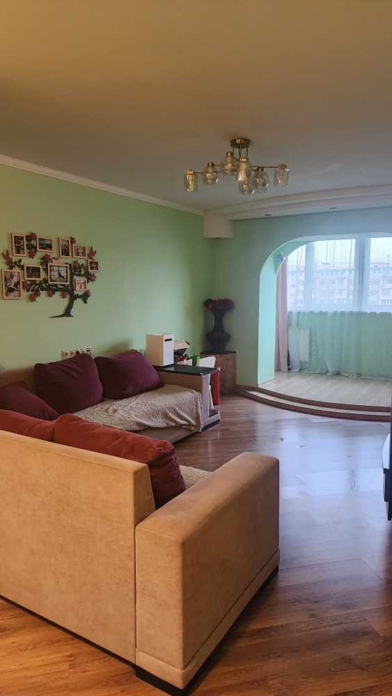 фото с сайта https://www.peredelka.tv/episodes/kv/khod-korolevy-dlya-gostinoy-gleba-zheglova/