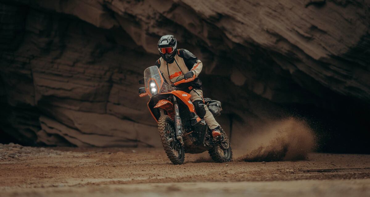 Новинка 2025. Костюм Alpinestars Halo Drystar Pro XF.