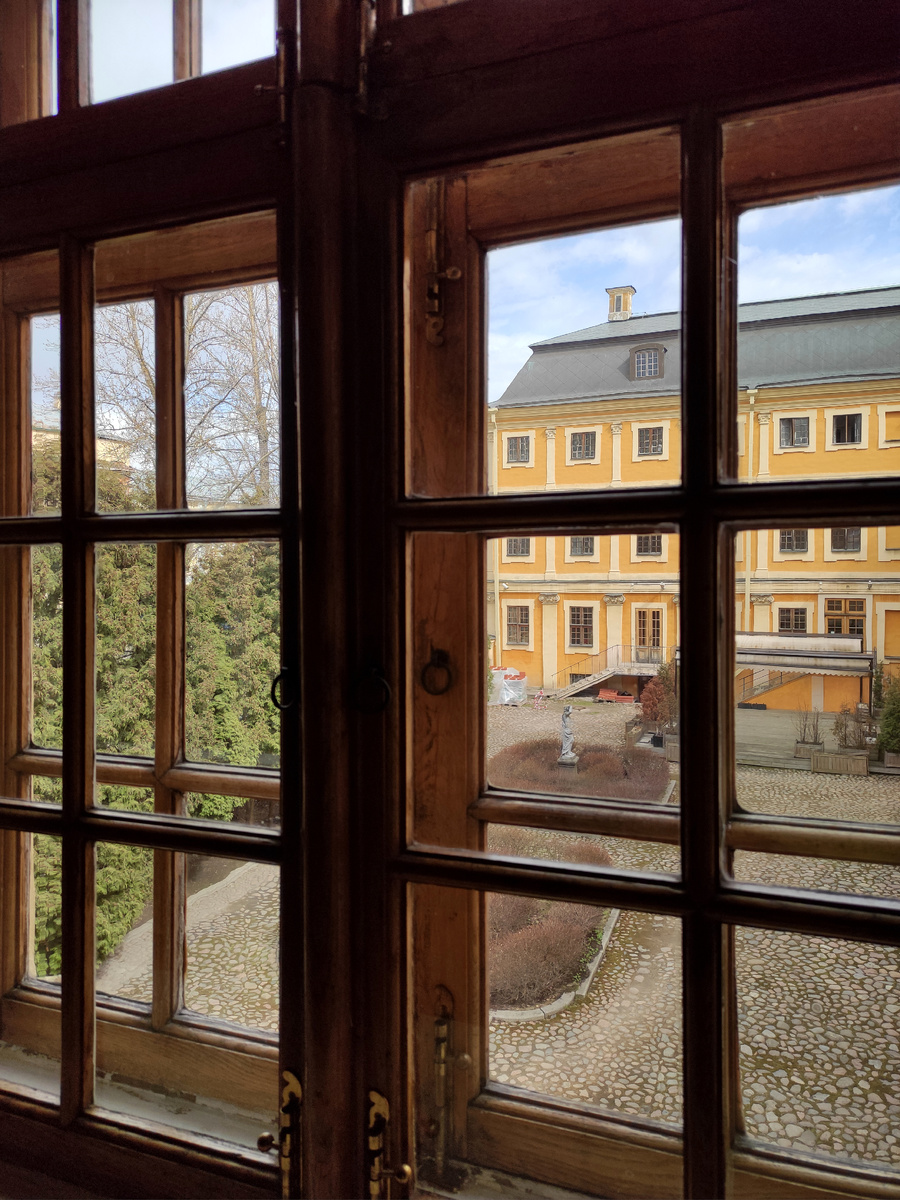 Вид во внутренний дворик. Фото автора статьи.