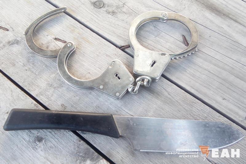   ЕАН. Наручники и нож