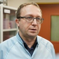    — Направленность тестов может быть разной: одни выявляют наследственные заболевания, другие — предрасположенность к ним. Последние сложнее интерпретировать, так как многие заболевания являются мультифакторными. Генетическое тестирование может быть полезно при планировании беременности, особенно если в семьях будущих родителей были случаи психических, неврологических, сердечно-сосудистых (инсульты, инфаркты) или онкологических заболеваний, особенно в раннем возрасте, — рассказал «Реальному времени» профессор, доктор биологических наук и руководитель центра превосходства КФУ Альберт Ризванов.