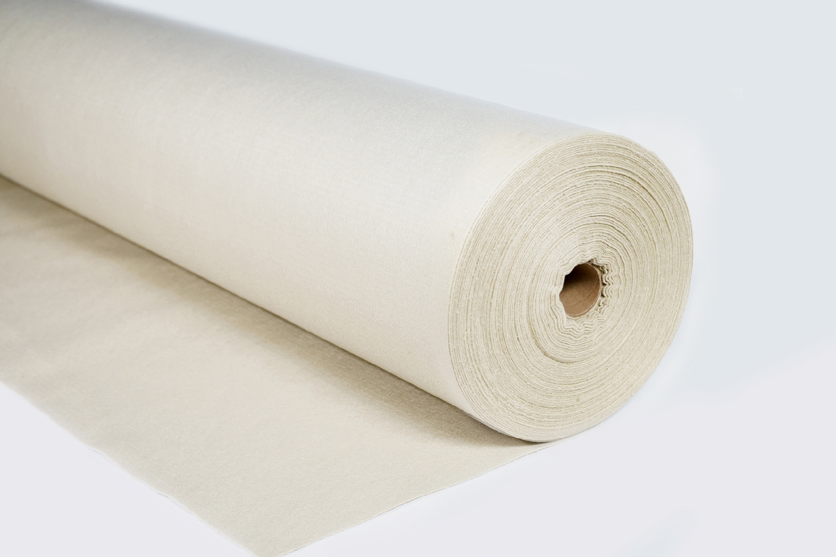 Рулон геотекстиля.