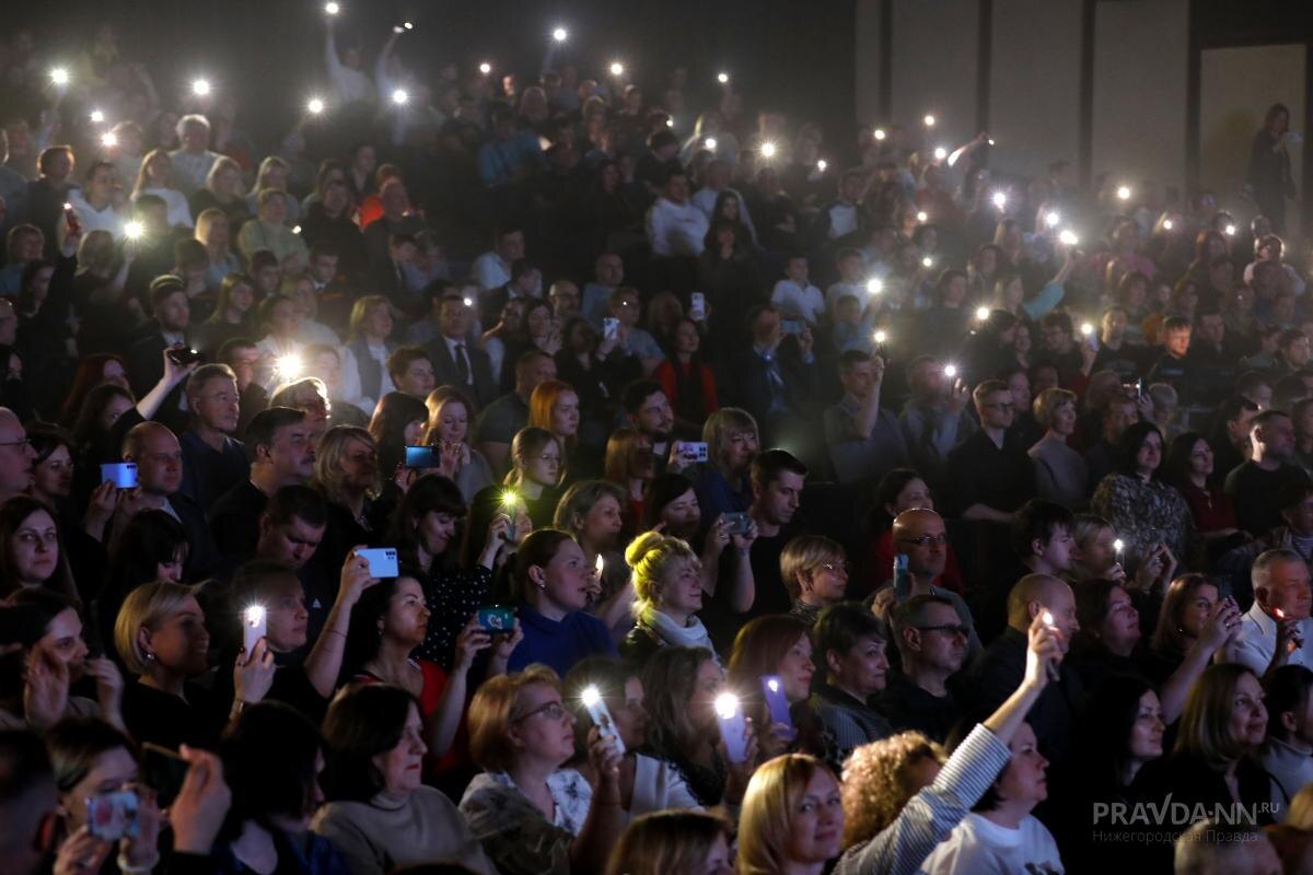    Концерты популярных исполнителей собирают полные залы, несмотря на стоимость билетов