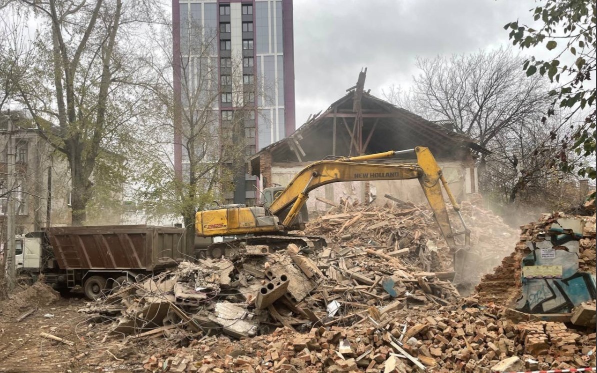    Снос аварийного дома по ул. Карпинского, 55/ ТГ-канал Эдуарда Соснина