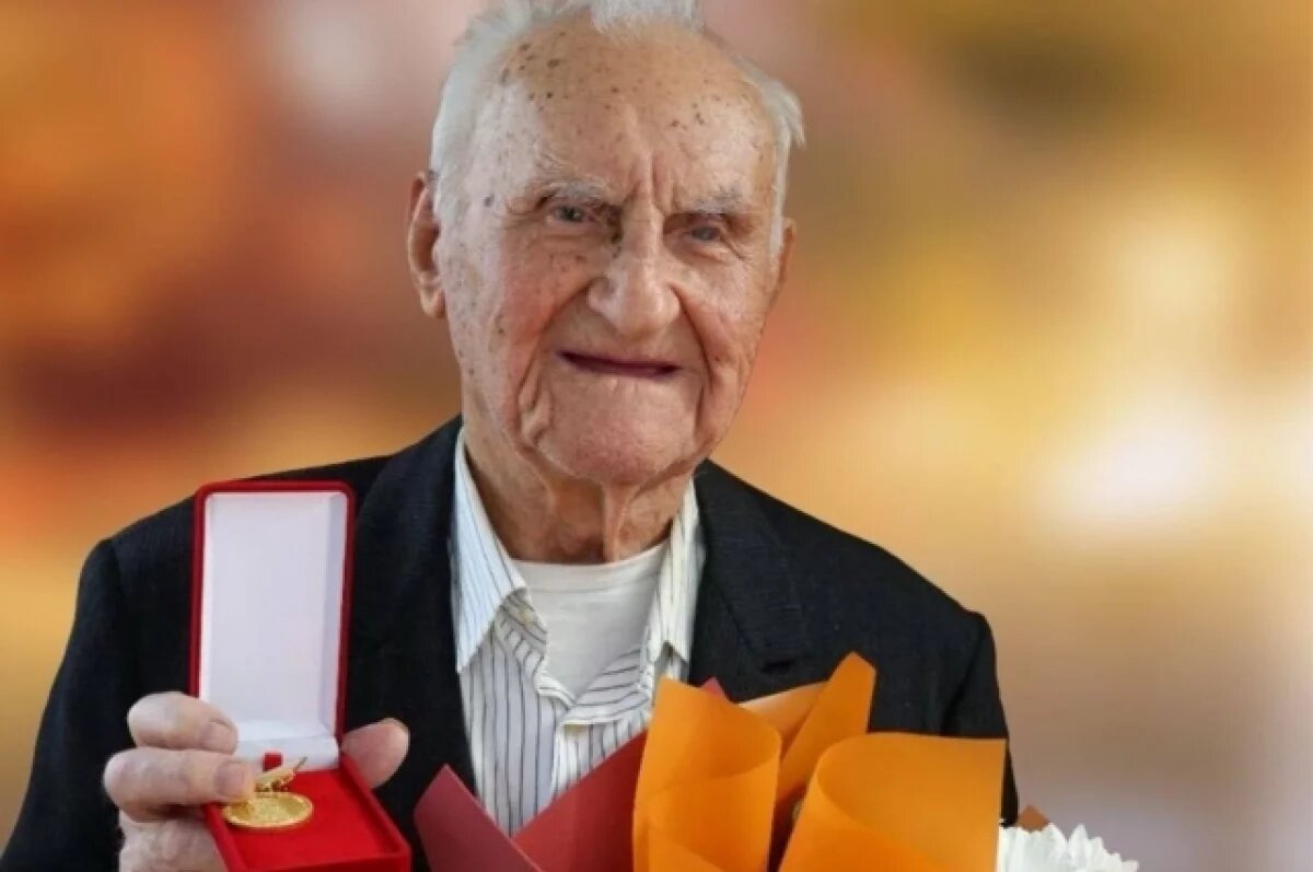    Вениамин Кондратьев поздравил с вековым юбилеем ветерана из Краснодара