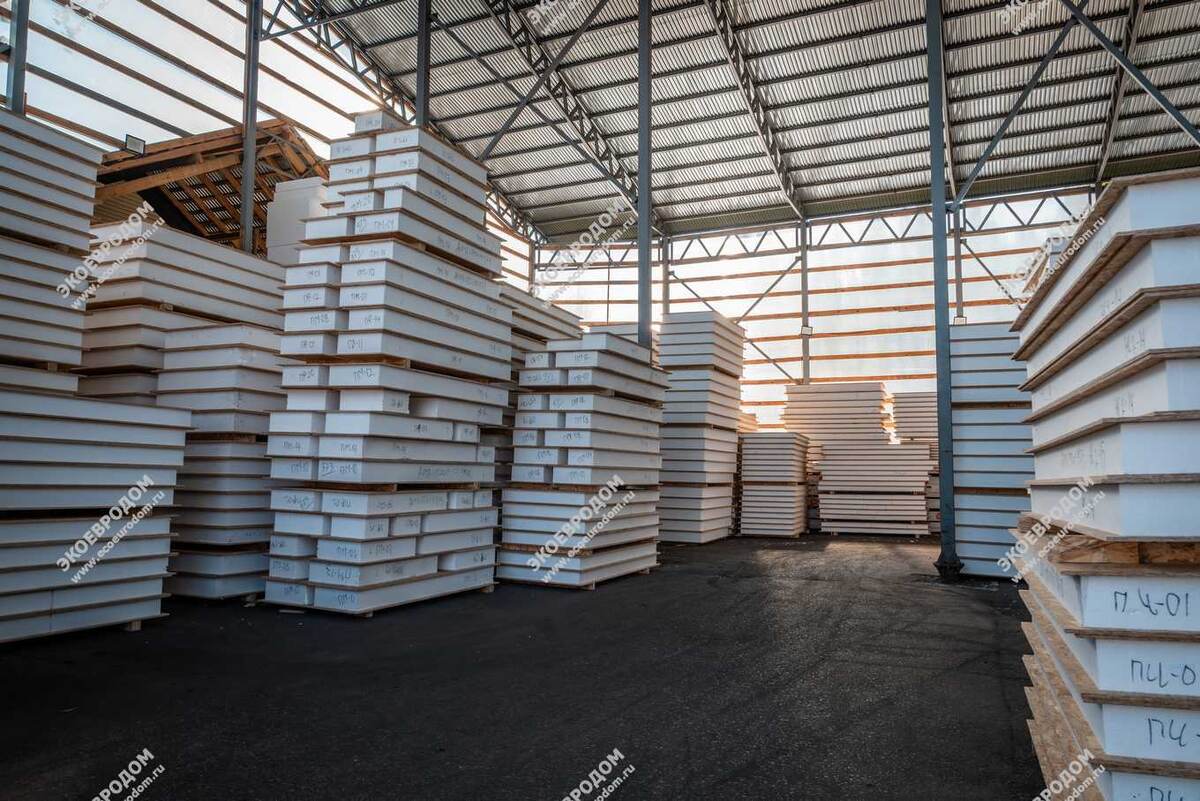 СИП‑панель — это «сэндвич» из несущих плит и утеплителя