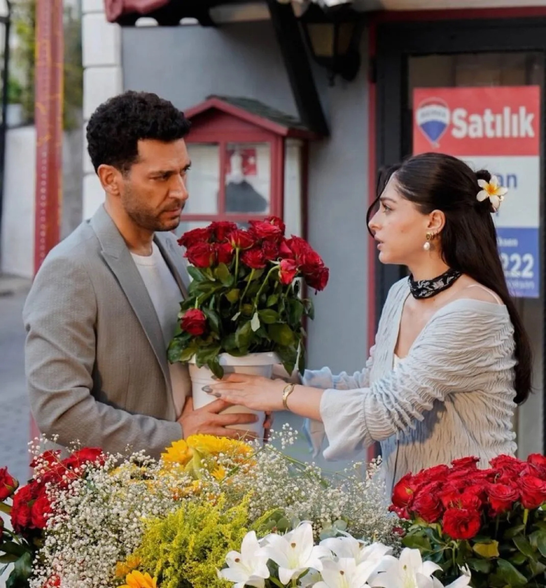 Стоп кадр ил сериала «Розы и грехи»